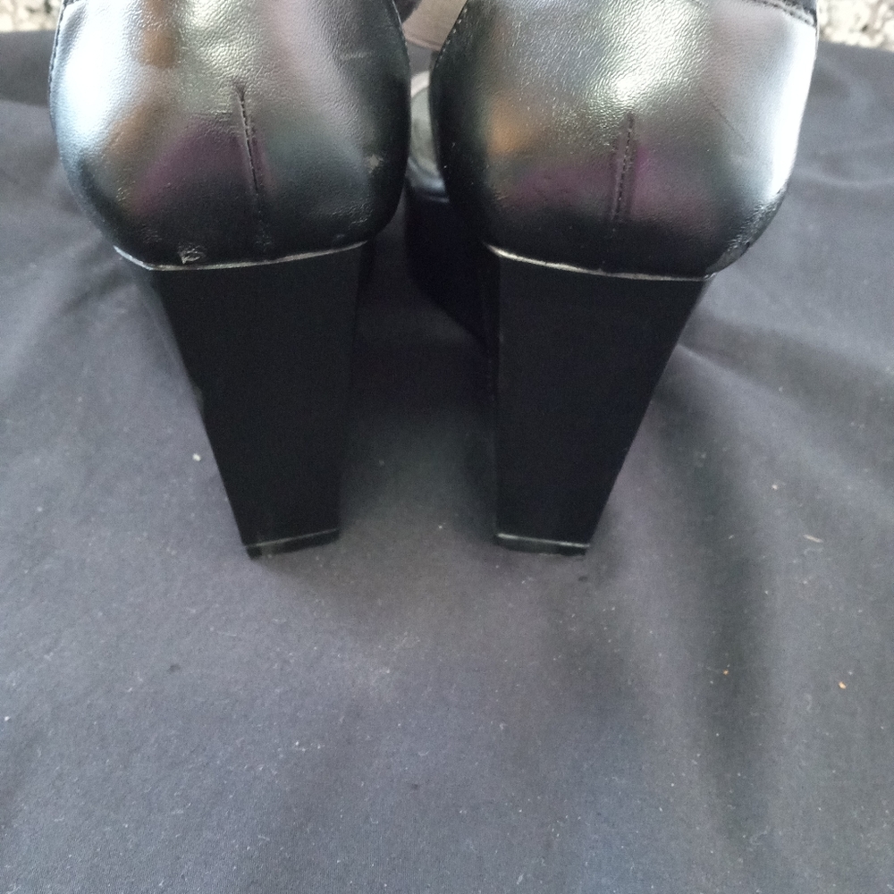 Shoes - Picture 5 of 7